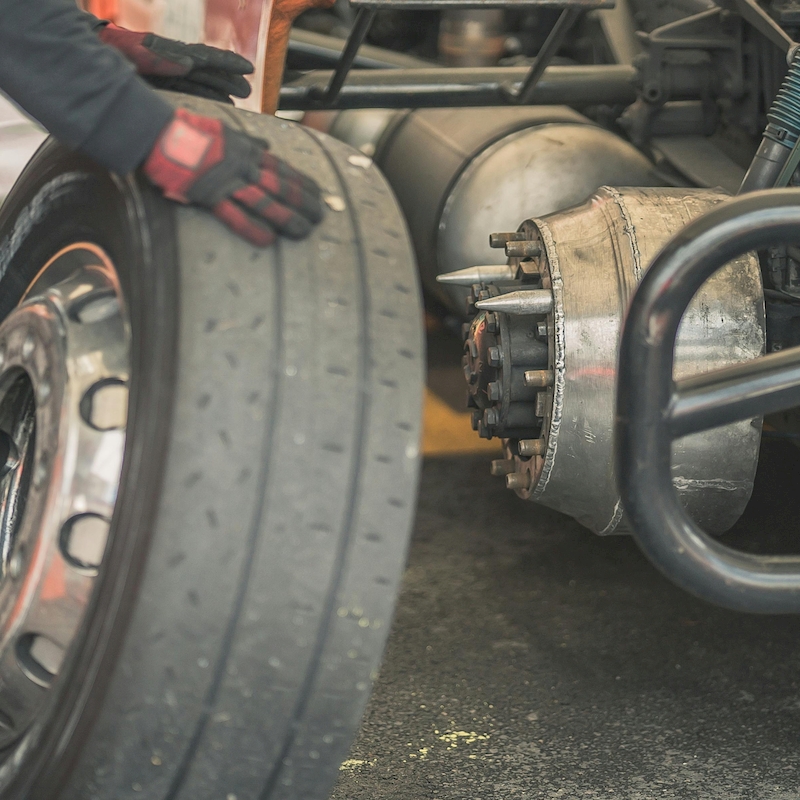 how long to change 4 tires and alignment